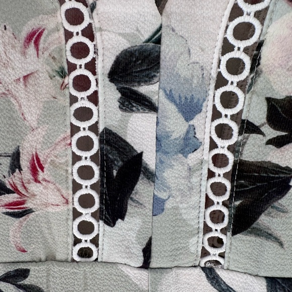 SELFIE VERSAILLES THREE-QUARTER SLEEVE FLORAL ROMPER - Picture 7 of 10